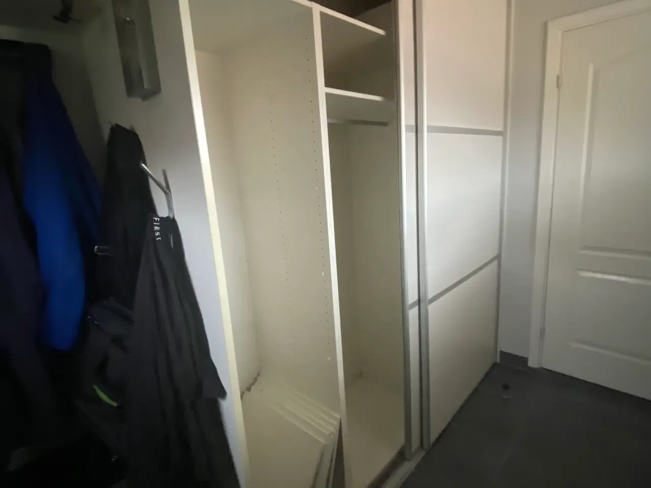 Billede 7 - Skab til indbygning m. Garderobe og hylder