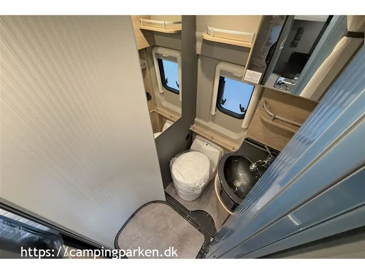 Billede 11 - 2024 - Dethleffs Globetrail CVD 600DR Advantage   Smart Dethleffs camper van under 6 meter med dobbeltseng og automatgear