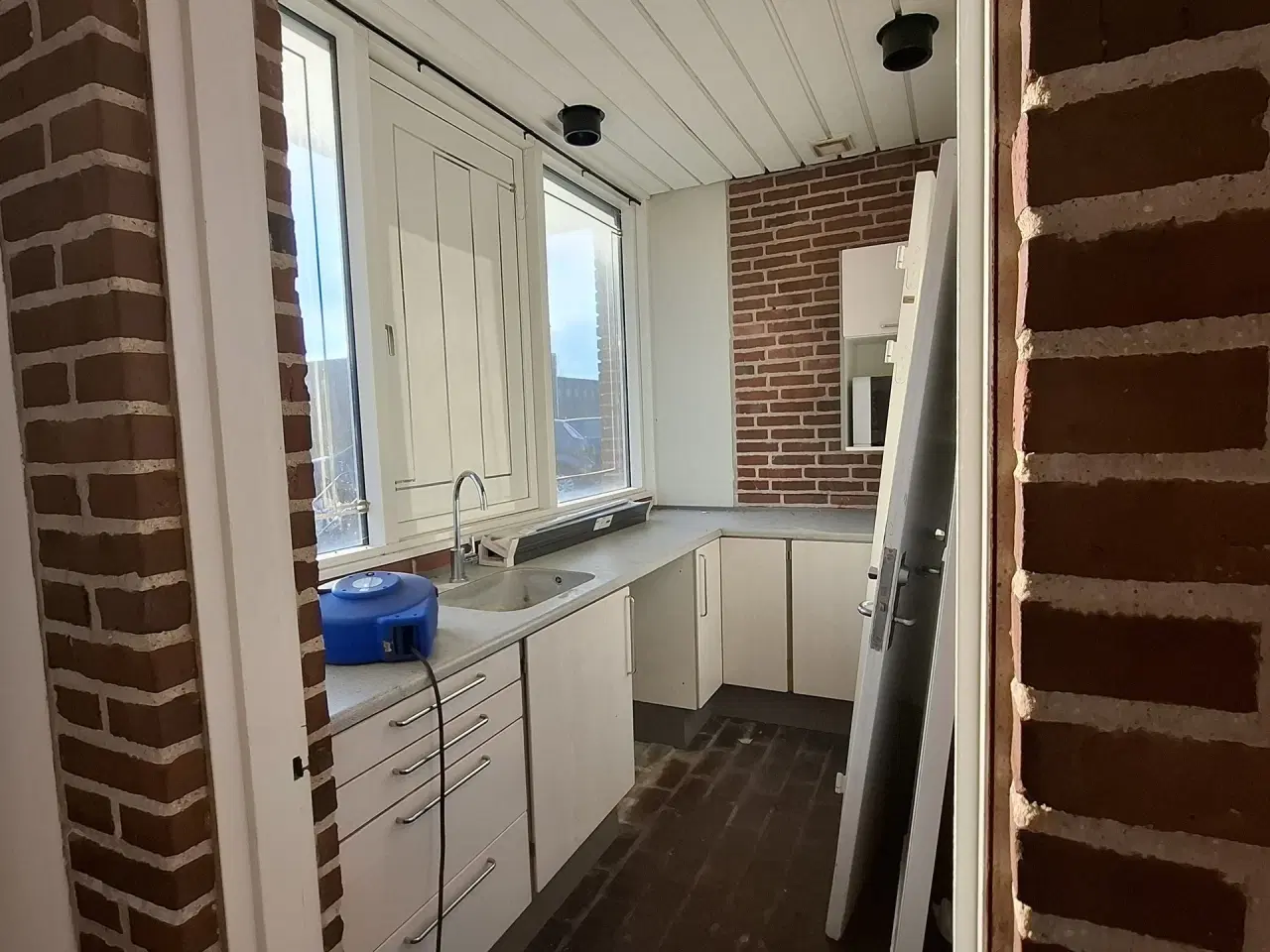 Billede 24 - AUTOVÆRGSTED eller Lager med store Port Centralt beliggende ved 2 motorvejstilkørsler.