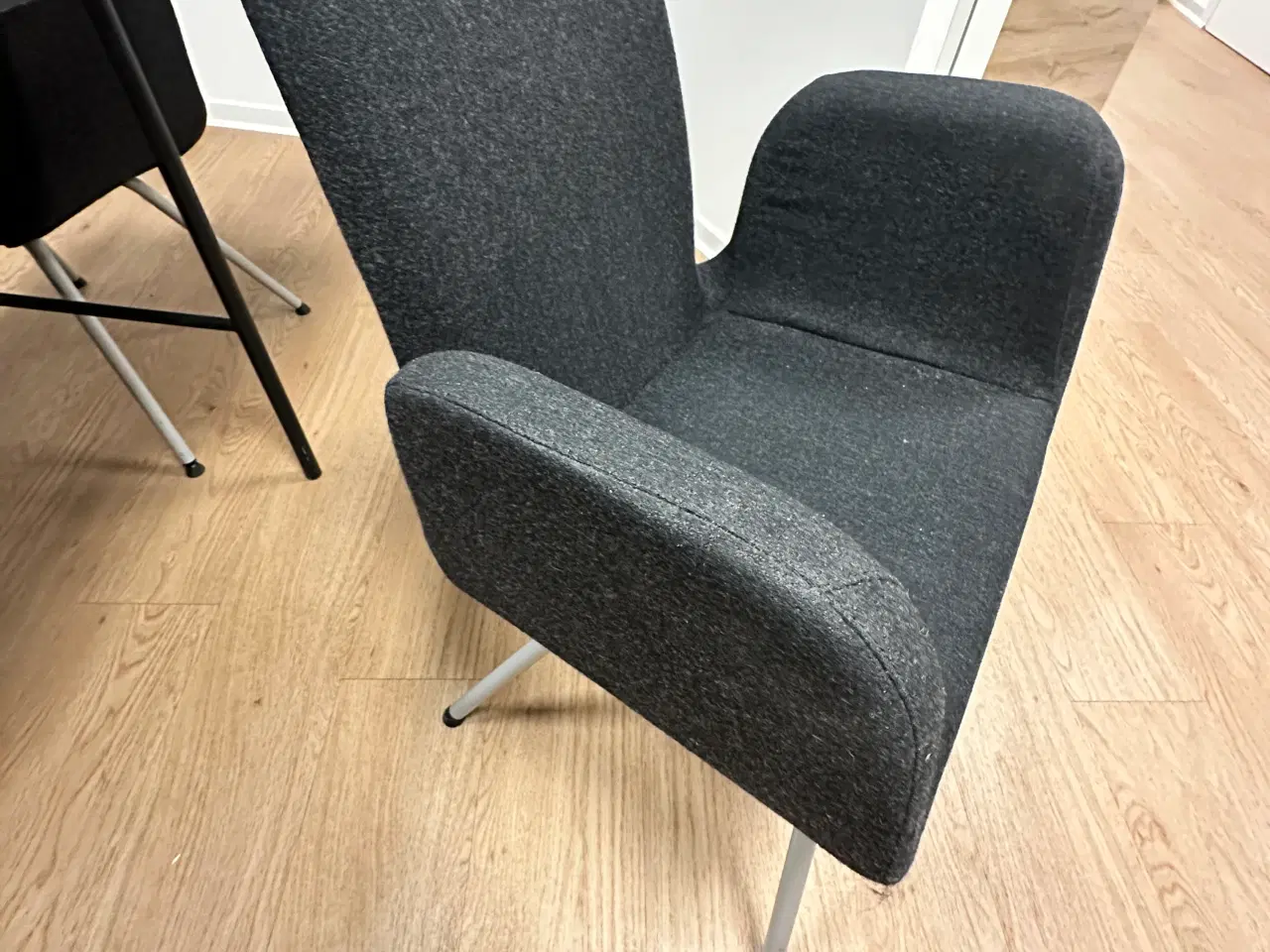 Billede 2 - 6 stk. elegante spisebordsstole – komfortable og i