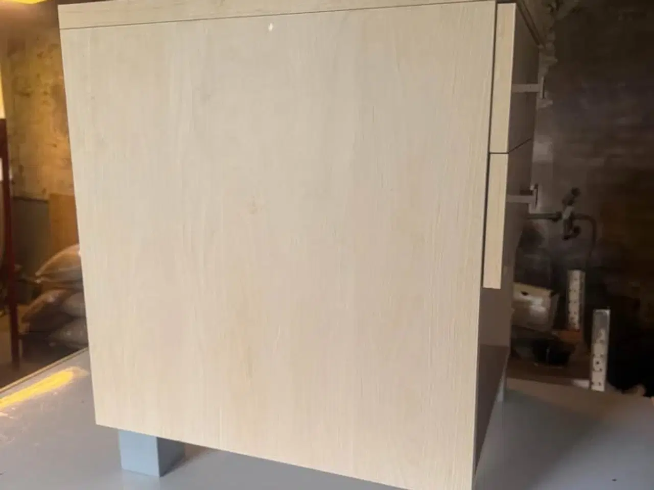 Billede 2 - Sengebord / natbord med 2 skuffer – pæn stand