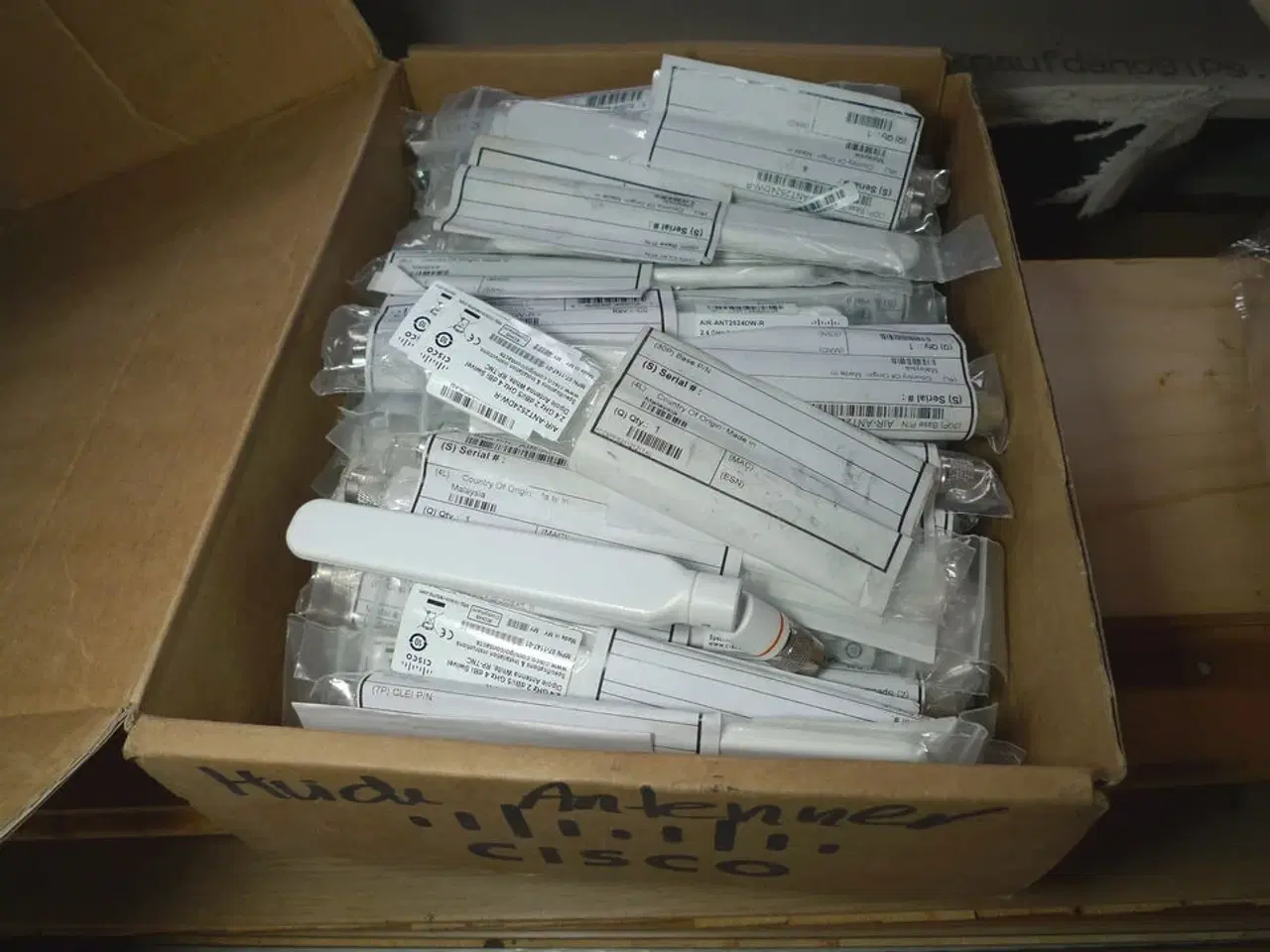 Billede 3 - Ca. 230 stk. Cisco 2,4 GHz/5 GHz Swivel Dipole Antenna