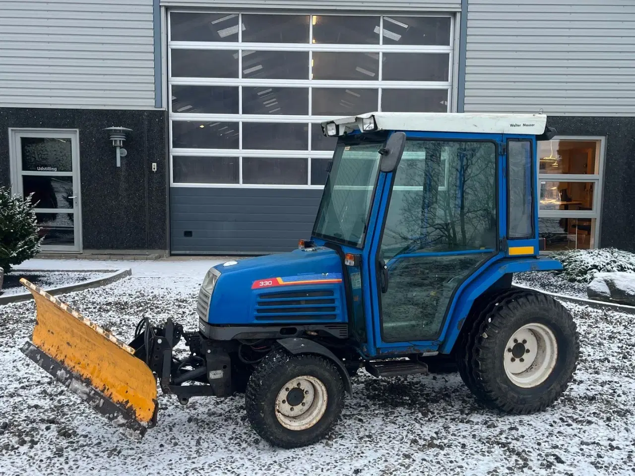 Billede 1 - Iseki 330 Med frontlift, sneplov og lukket kabine