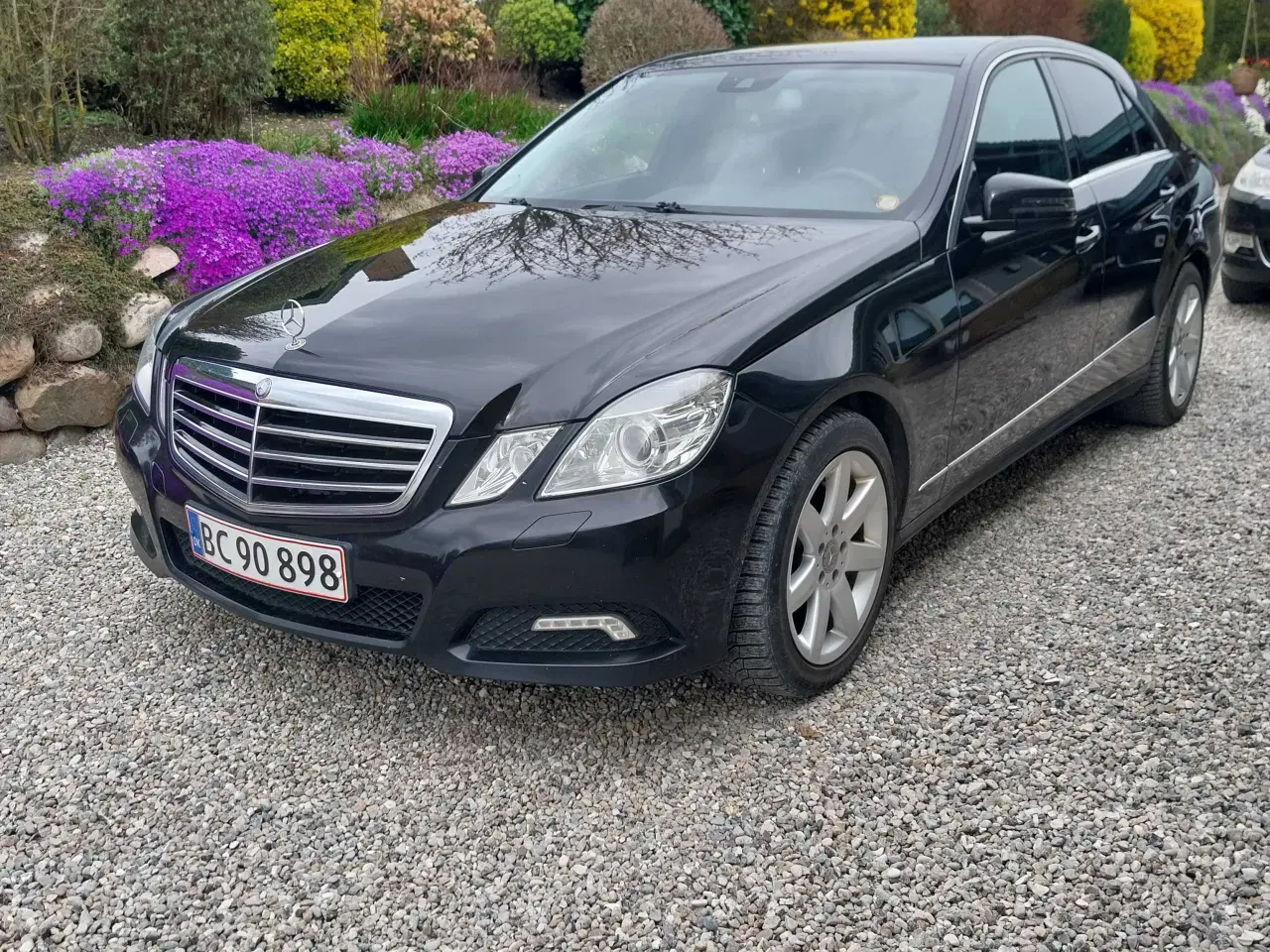 Billede 1 - Mercedes E350 velholdt. Byttes/sælges