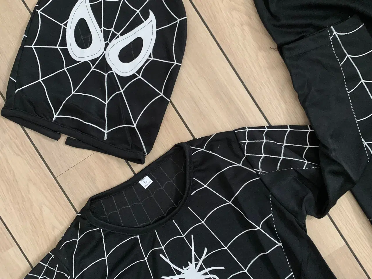 Billede 4 - Spiderman NY kostume dragt str 116 udklædningstøj 