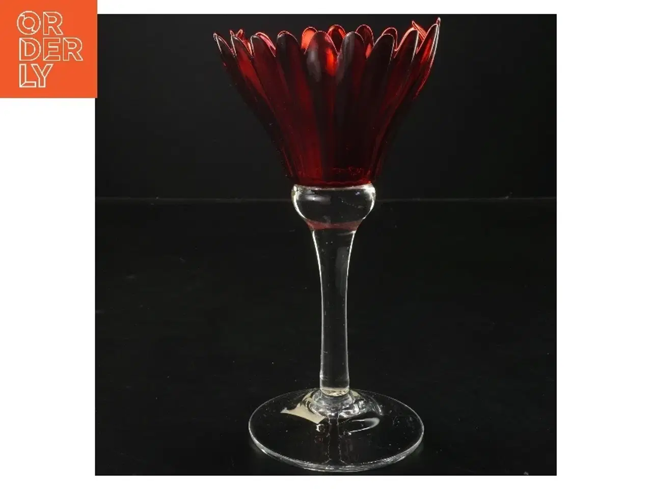 Billede 1 - Rød glasvase fra Krifon (str. 11x20 cm)
