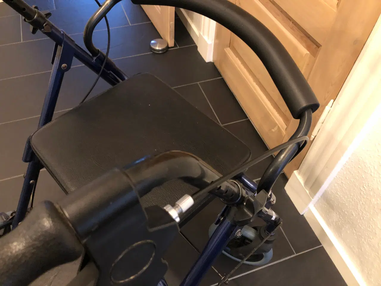 Billede 6 - Rollator med sæde