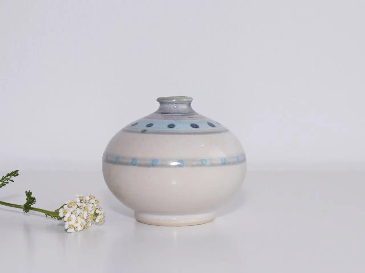 Billede 7 - Miniature vase i keramik - Signeret