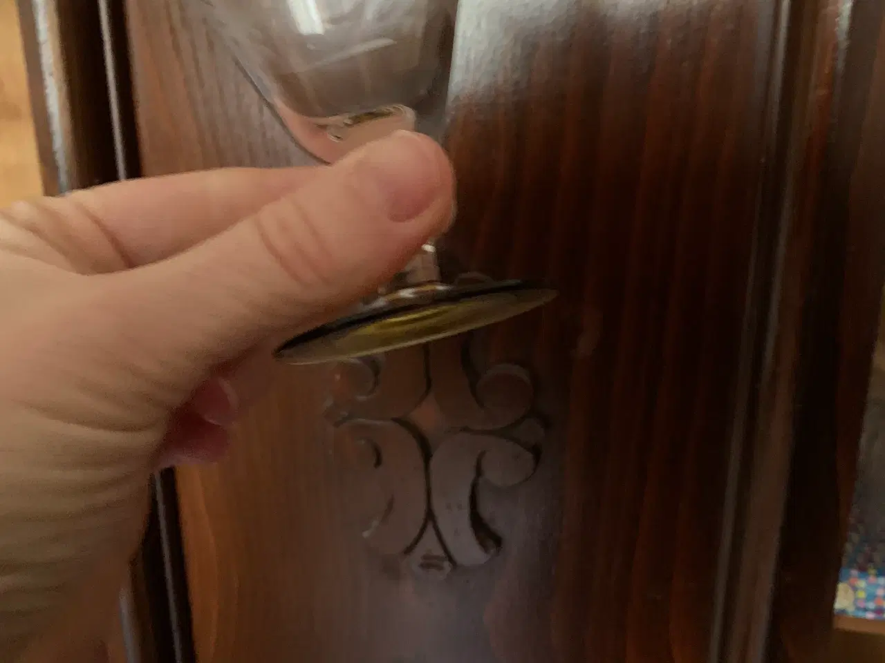 Billede 2 - Likør glas med brun fod og indgraveringer 