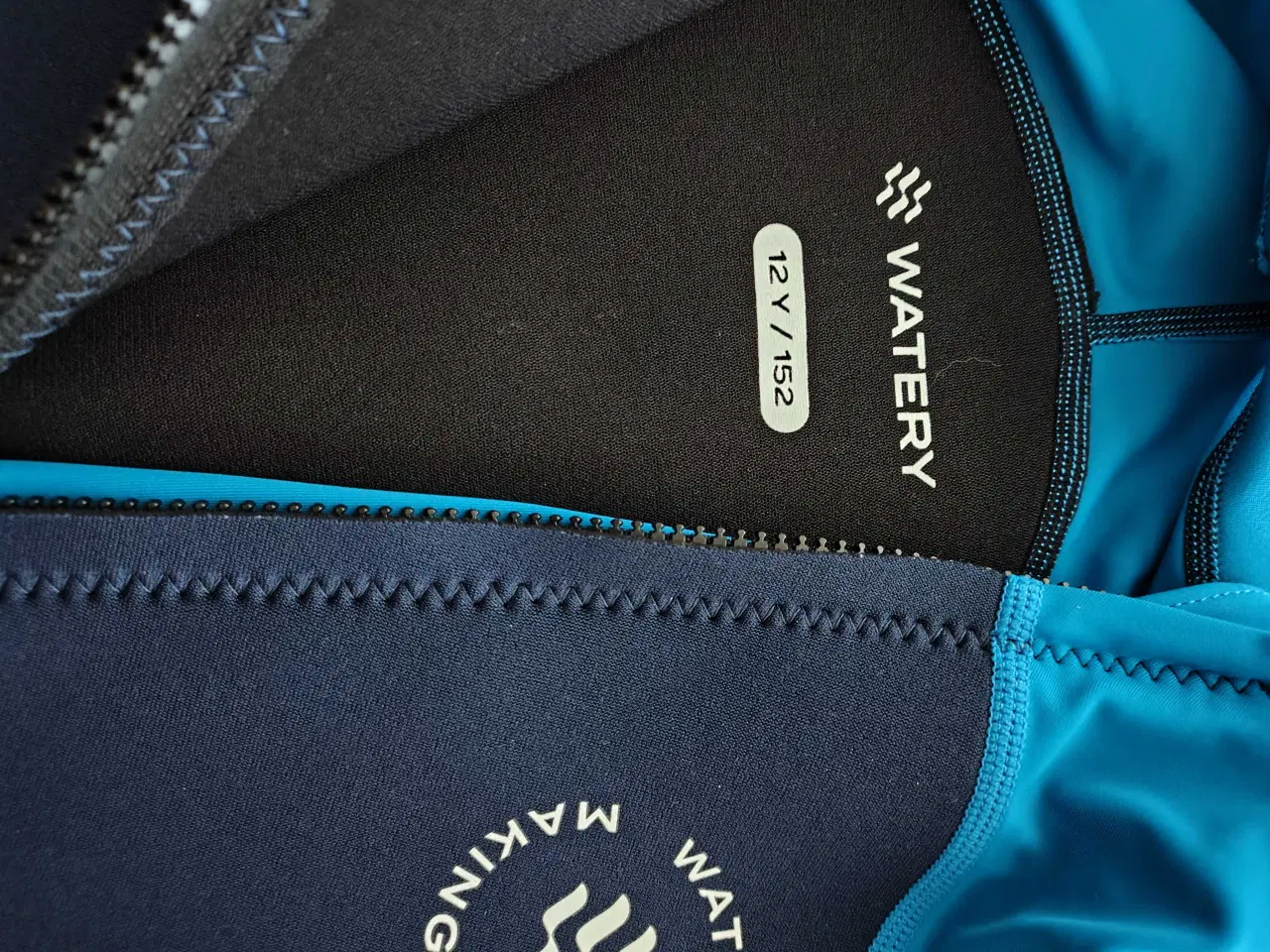 Billede 3 - Svømmedragt 152 cm