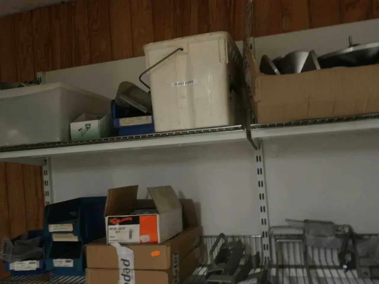 Billede 19 - 4+1 fag reoler inkl. indhold (hegnstilbehør m.v.) (se billeder)