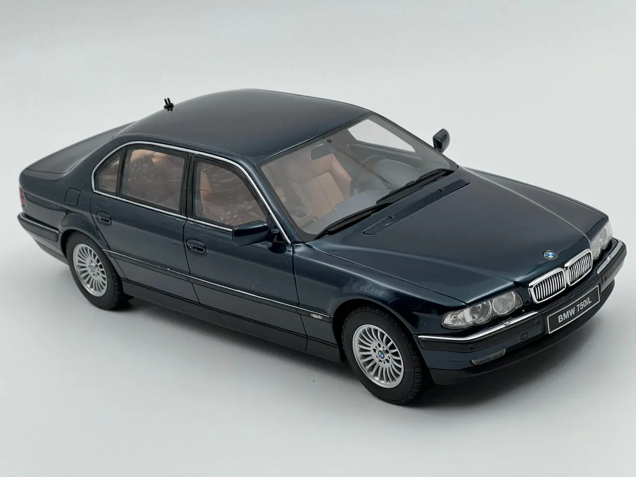 Billede 8 - 1995 BMW 750iL Limited Edition - 1:18