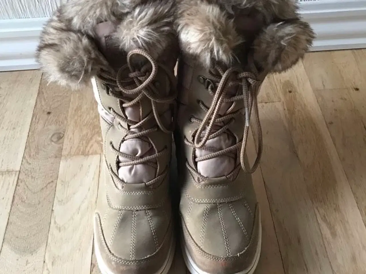 Billede 3 - Vinterstøvler m/ pels kant str. 39