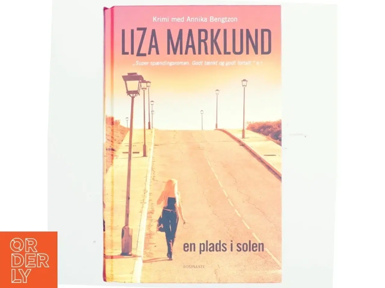 Billede 1 - En plads i solen : krimi af Liza Marklund (Bog)