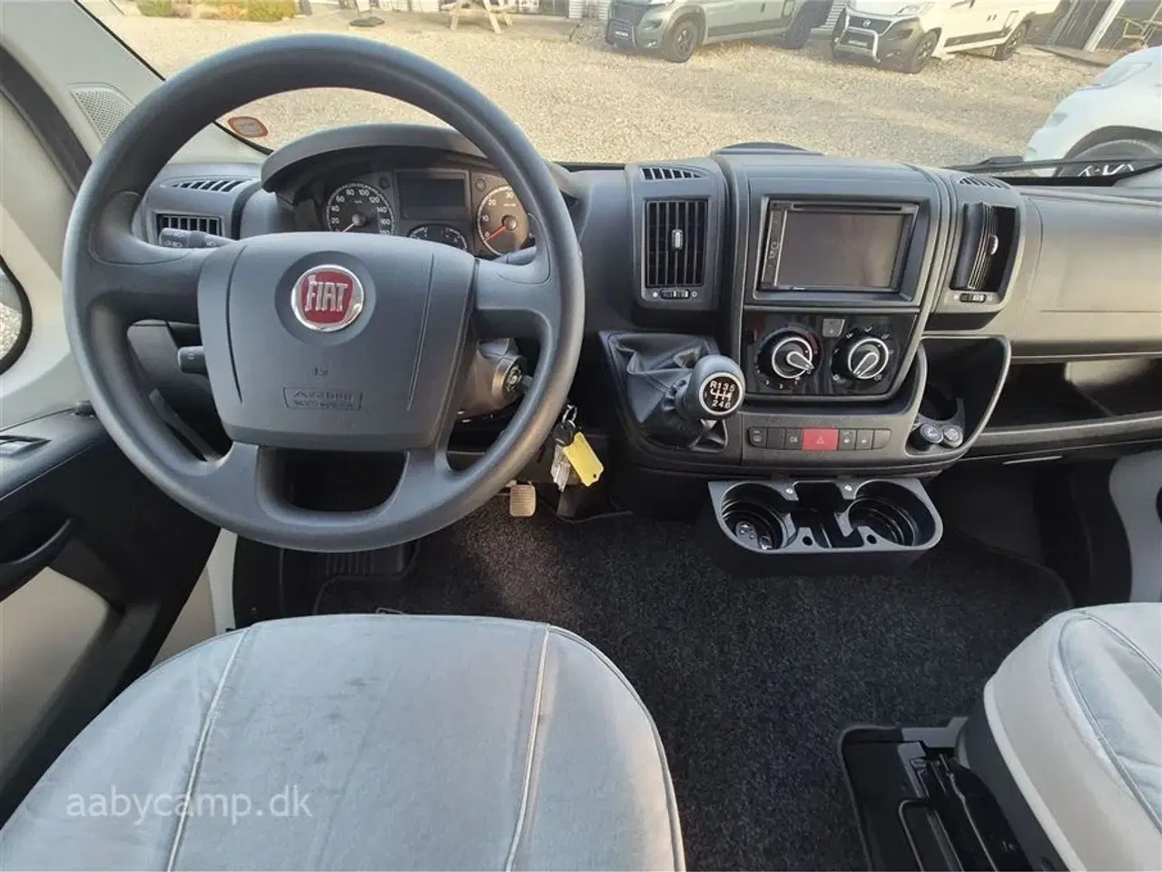 Billede 6 - 2013 - Carado T 448   solcelle. batteri. markise. cykelstativ. synet Feb. 2025. Tandrem skiftet i 2022. Nyt køleskab i 2024. Kun 70,000 Km!! KUN SALG TIL CVR!!