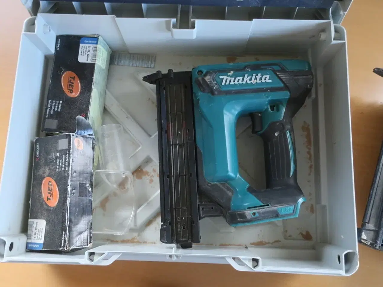 Billede 2 - Akkuværktøj MAKITA dykkerpistoler inkl. lader og ét batteri