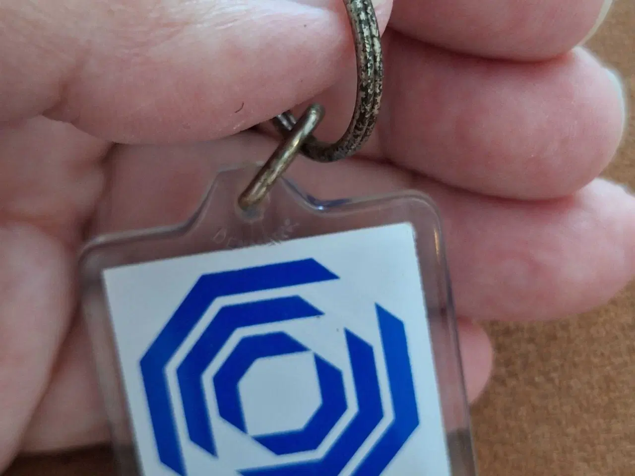 Billede 3 - Nøglering med logo
