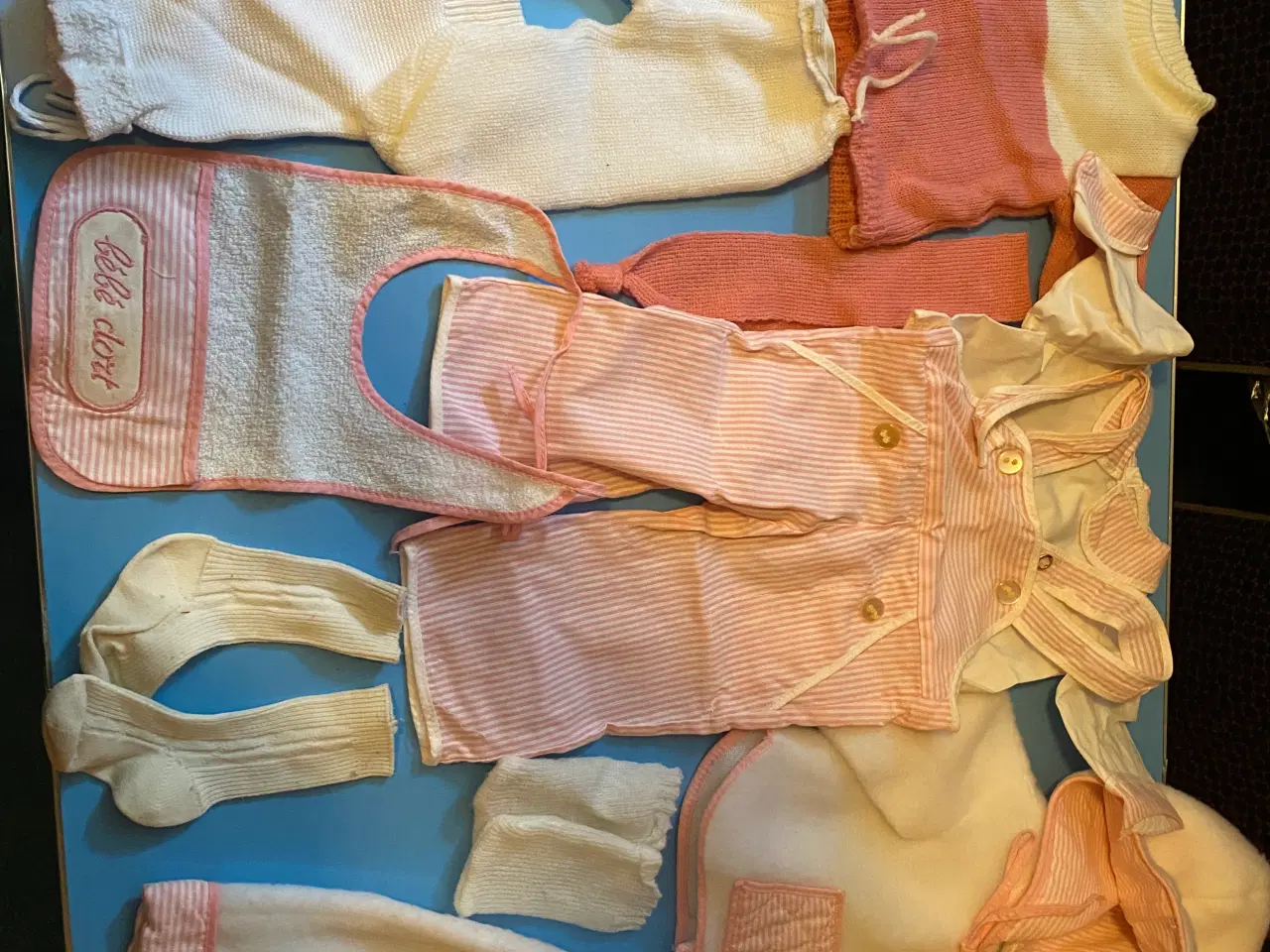 Billede 3 - Fransk retro babydukke med seng og garderobe 