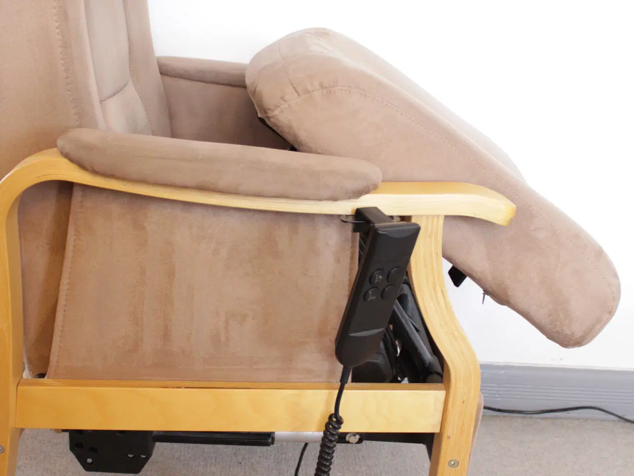 Billede 1 - Sorø otiumstol m sædeløft (el) + skammel