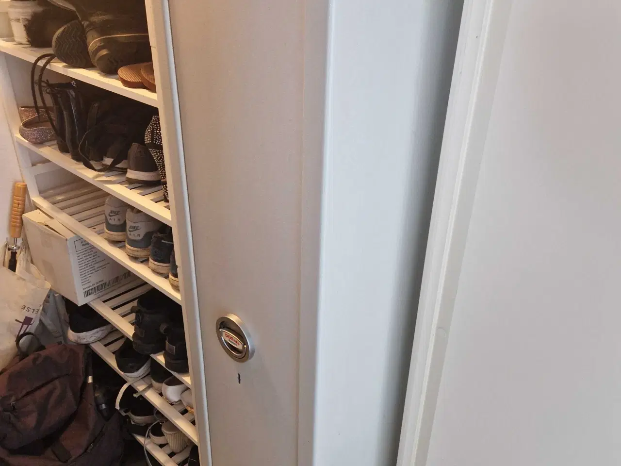 Billede 1 - Våbenskab, værdiskab