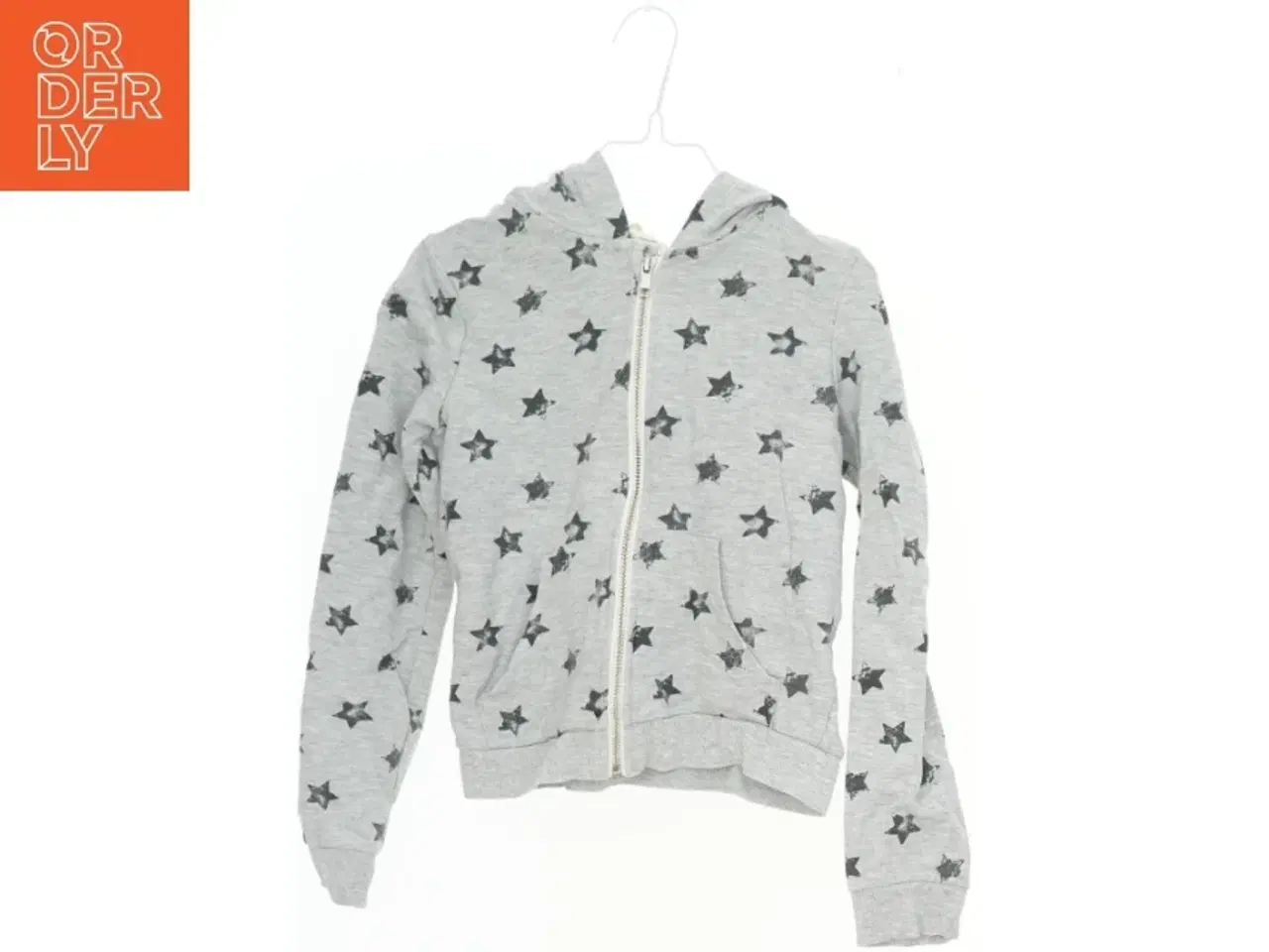 Billede 1 - Grå hættetrøje med stjernemønster fra H&M (str. 134)