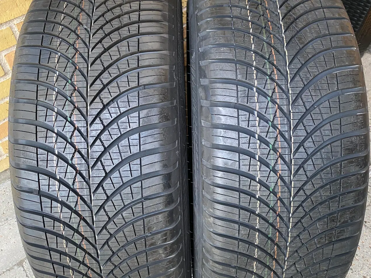 Billede 1 - 20” Nye Goodyear Helårs 255/45-20”
