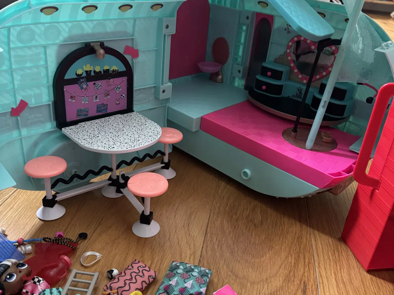 Billede 7 - LOL autocamper, LOL dukker og masser af tilbehør 