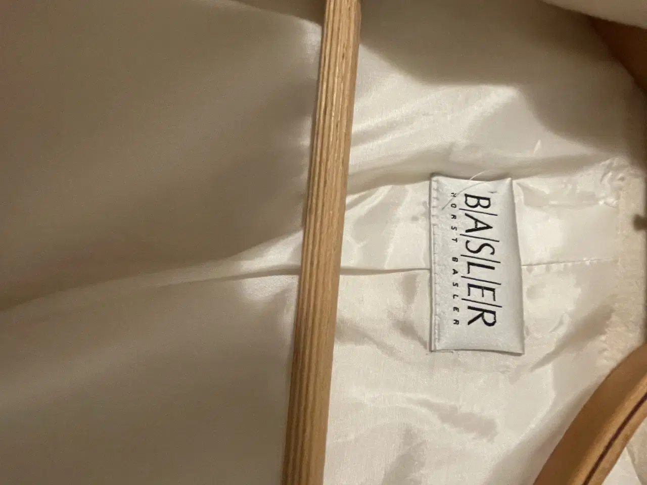 Billede 4 - Uldjakke,str.38/40,Basler