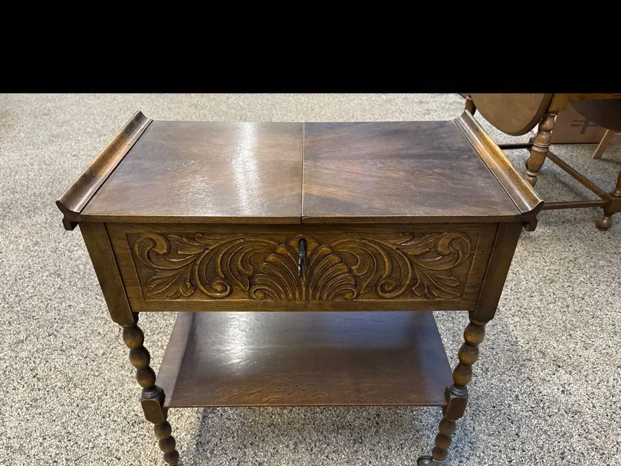 Billede 1 - Antikt sybord med udtræk