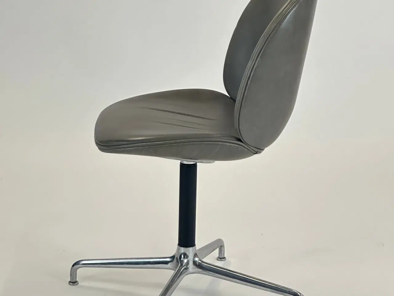 Billede 4 - GUBI | Beetle Meeting Chair (Grå)