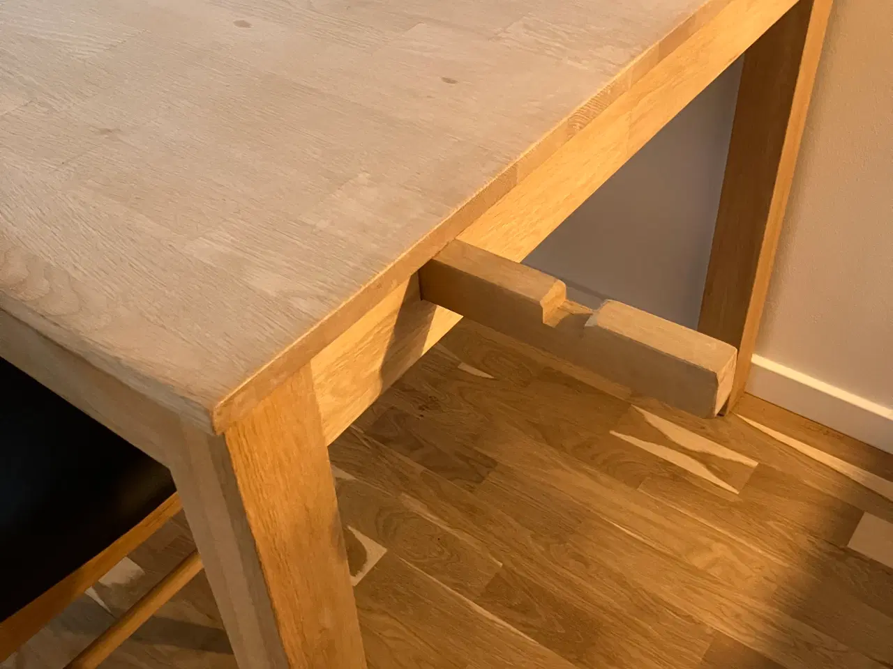 Billede 2 - Spisebord og 6 stole i massiv eg