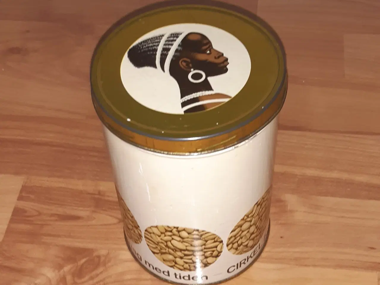 Billede 3 - Cirkel kaffedåse med kaffepigen på låget