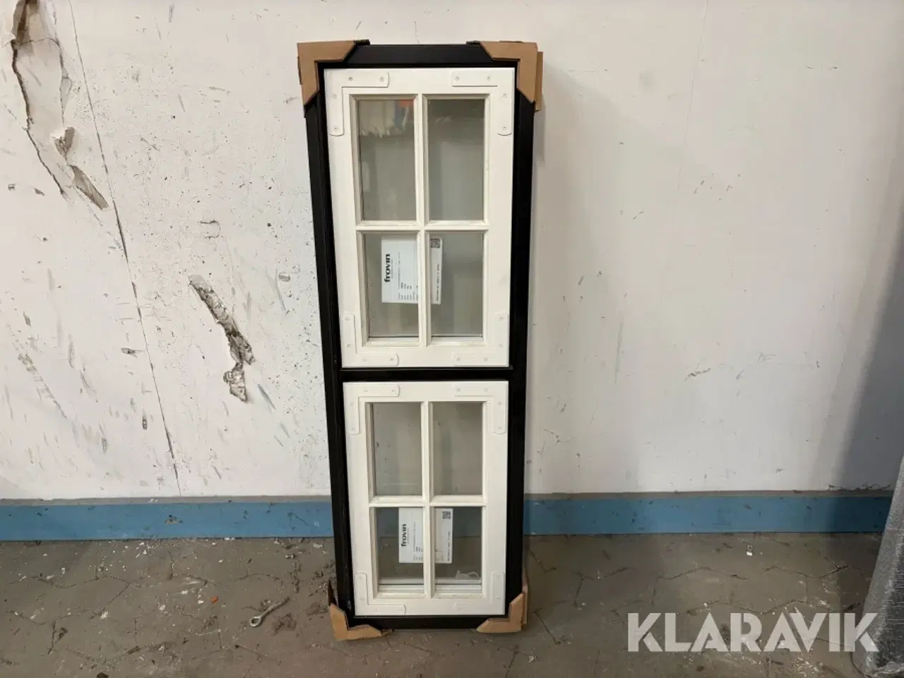 Billede 1 - Vindue Frovin FL316 Termo 90 Dannebrog hvidmalet træ med sort kant 3-lags Ug 1,12