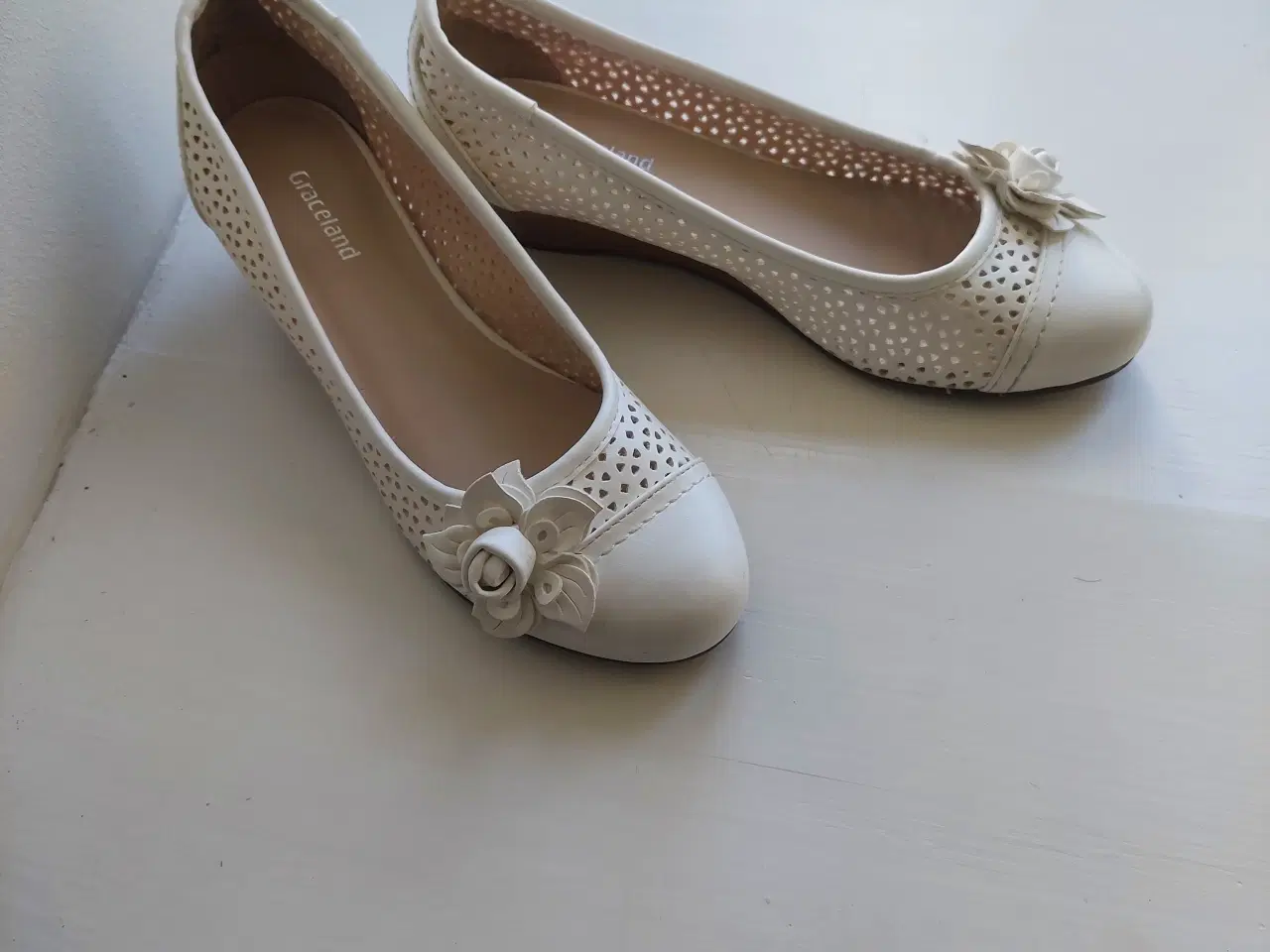 Billede 2 - Hvide sko fra Graceland str 37