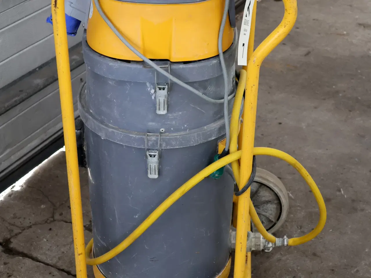 Billede 3 - Ronda 350 vandstøvsuger m/indbygget pumpe