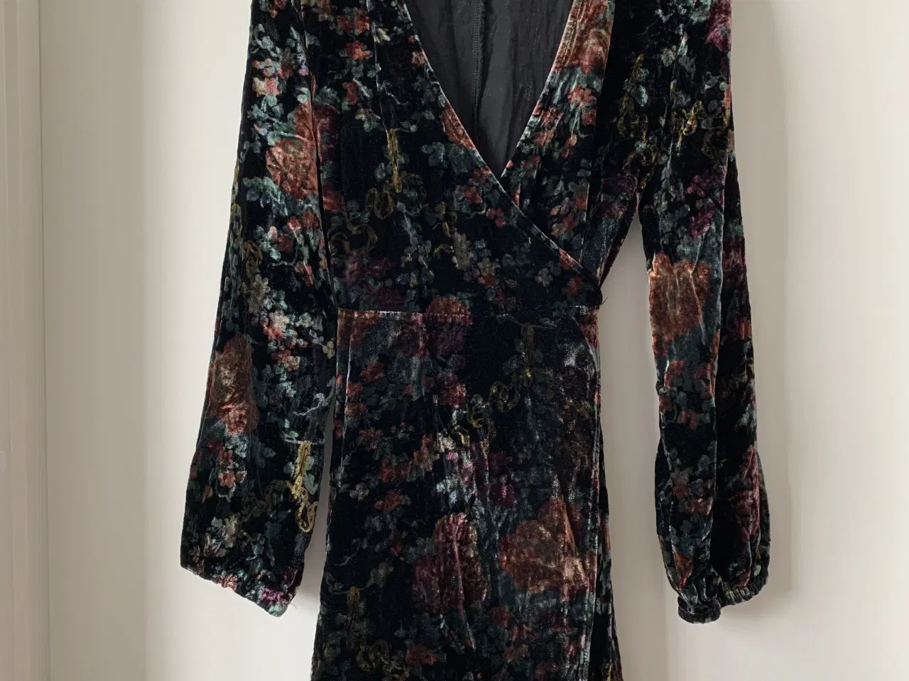 Billede 1 - Zara slå om kjole velour