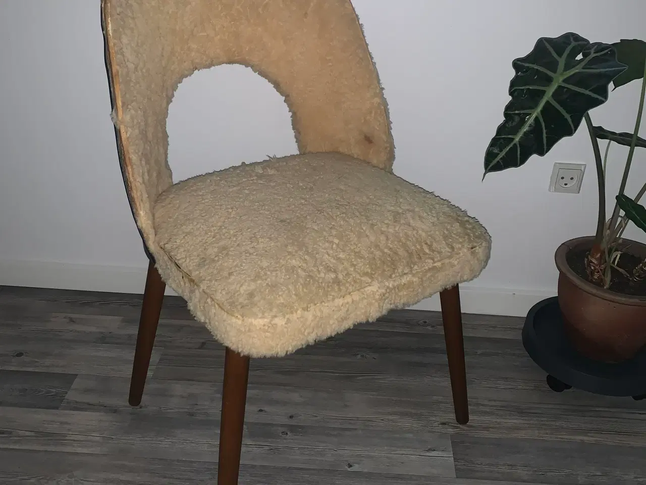 Billede 1 - Dansk sminkestol.med teaktræ ben Af frode Holm. 