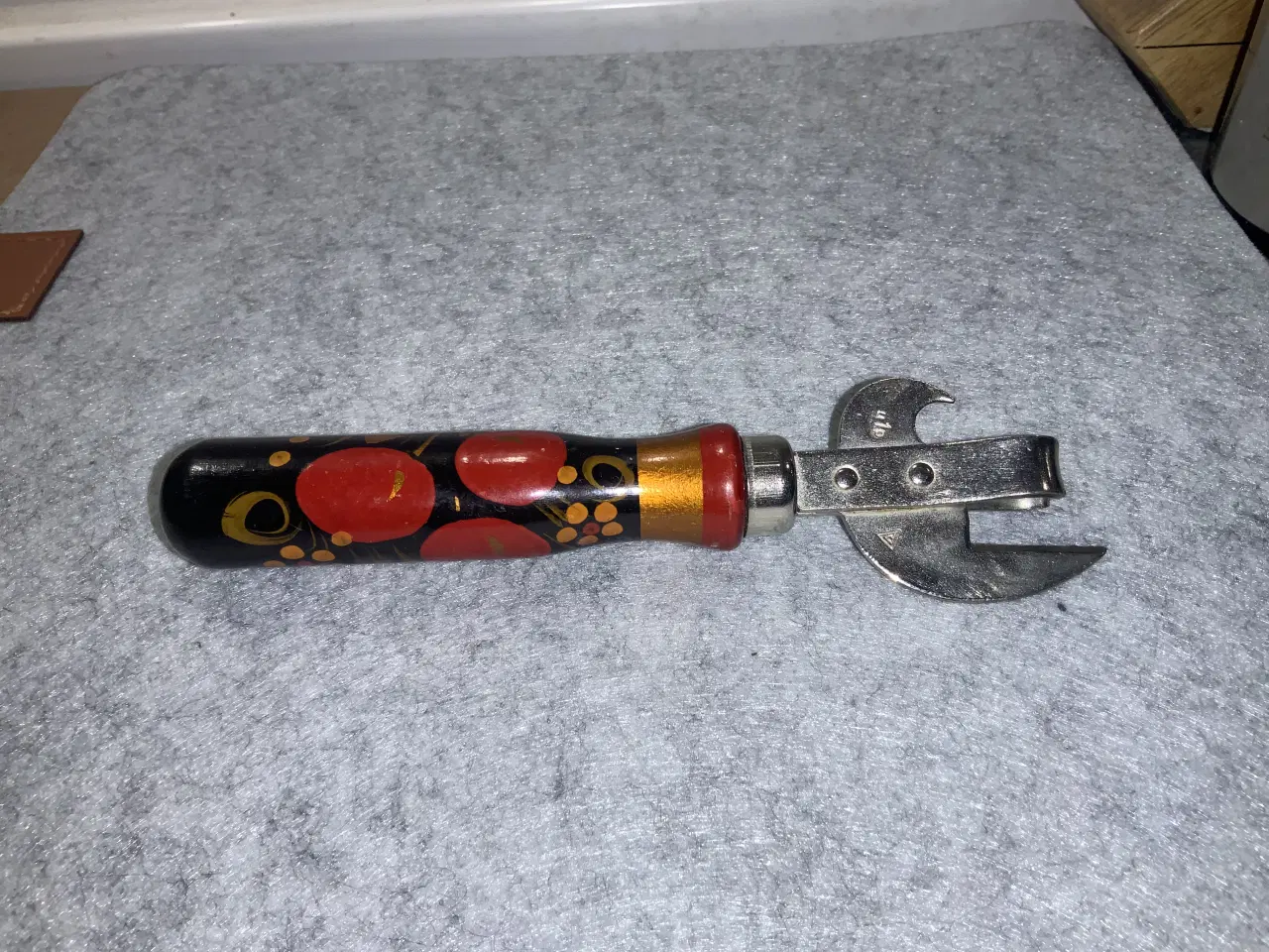 Billede 2 - Antik russisk øl- og dåseåbner (træ/stål)