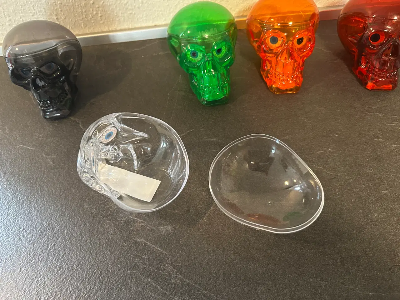 Billede 3 - 5x plastik skelethoveder Halloween
