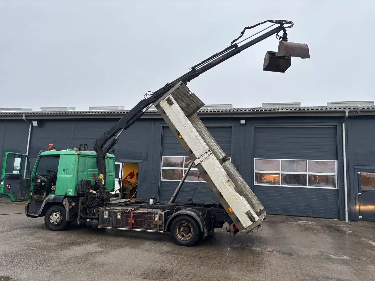 Billede 1 - Man Lastbil med kran og tiplad