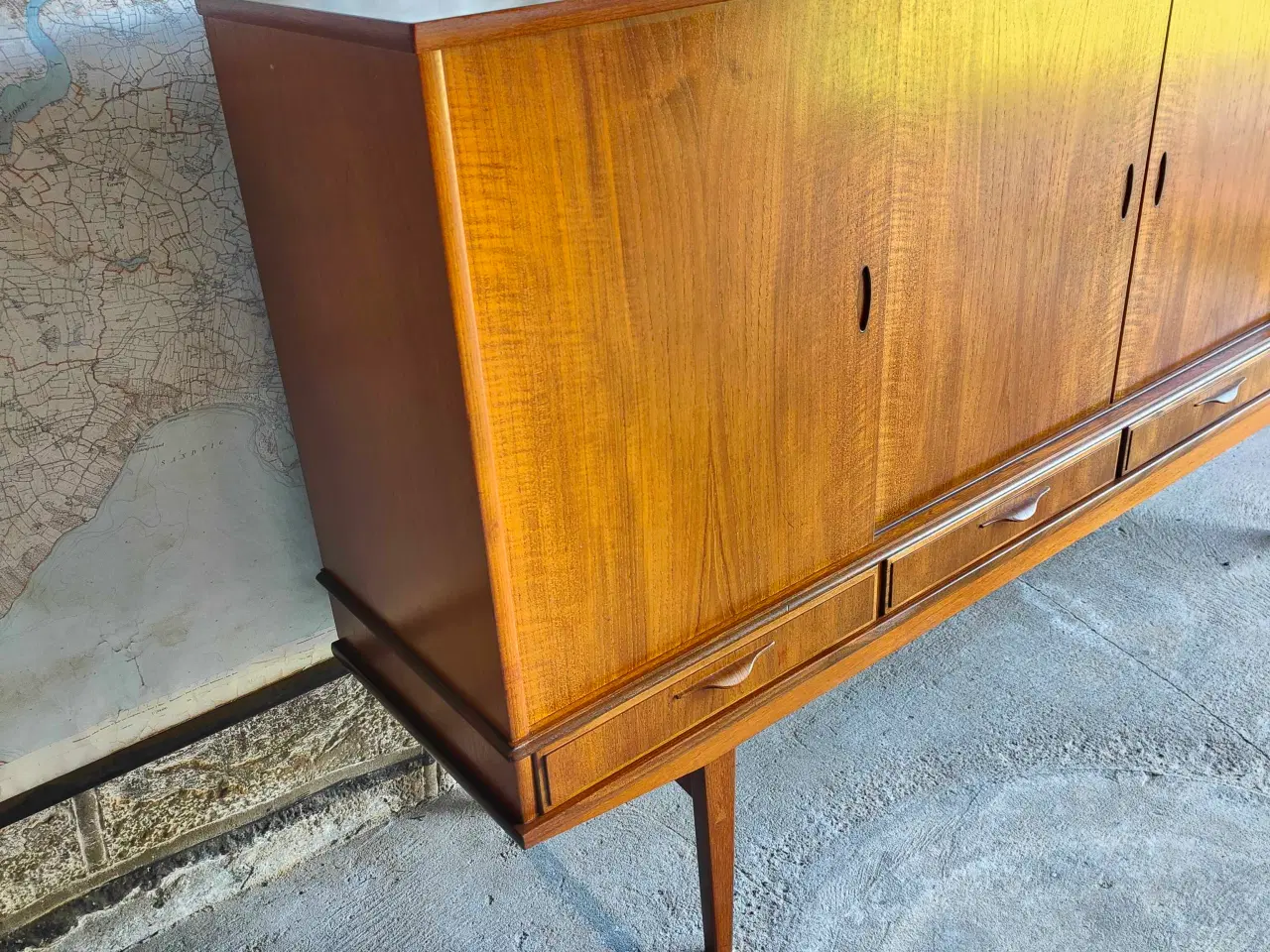 Billede 4 - Teaktræs skænk med fire skydelåger og fire skuffer