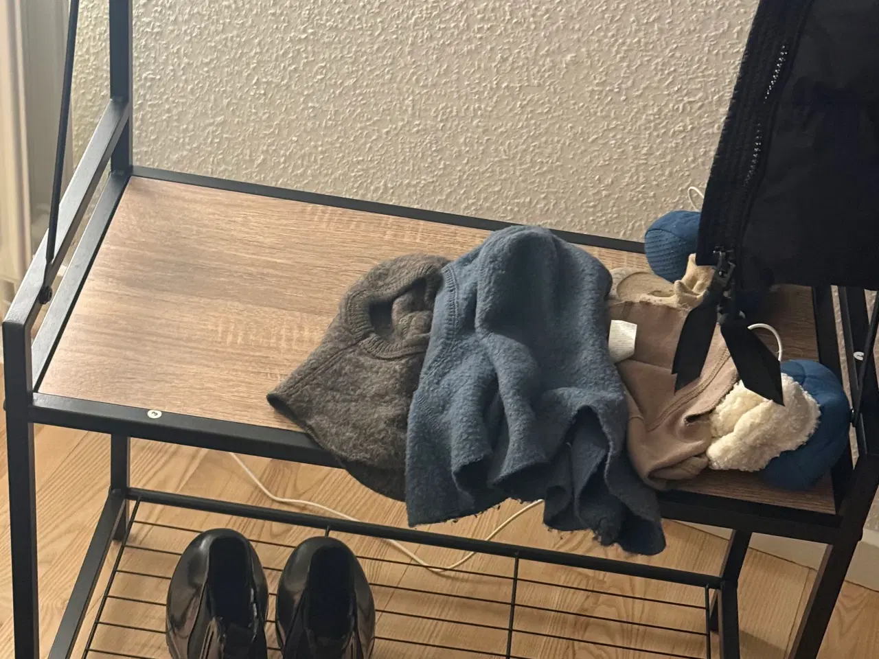 Billede 2 - Sort og eg til jakker og sko