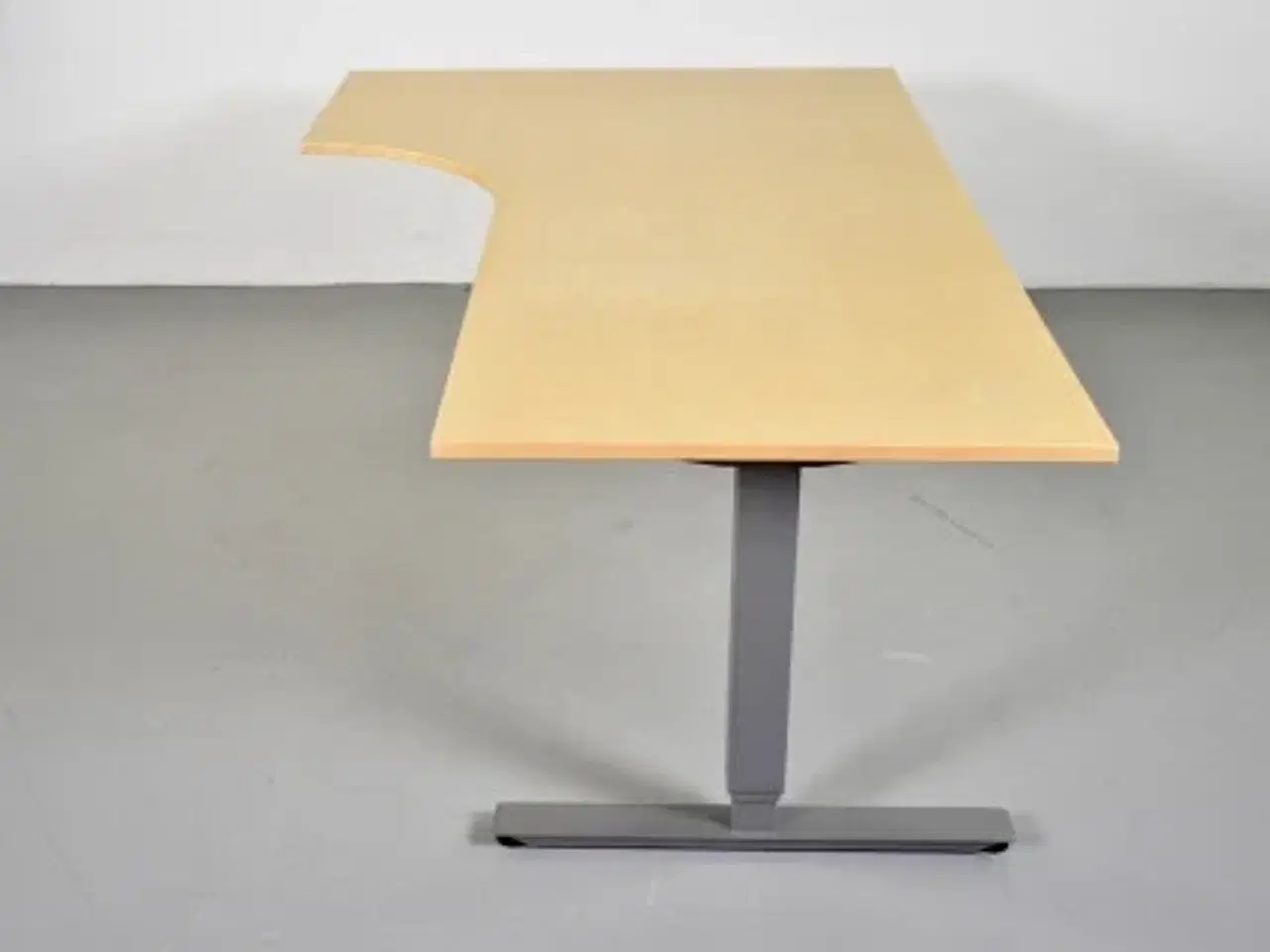 Billede 2 - Hæve-/sænkebord i ahorn med venstresving, 200 cm.