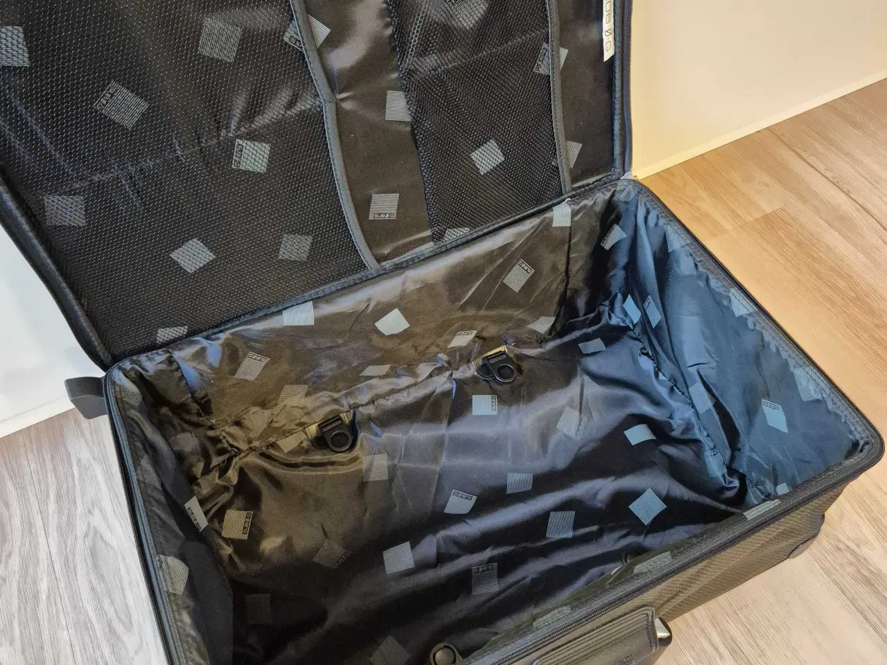 Billede 1 - Kuffert letvægt fra SUB-Ø-G