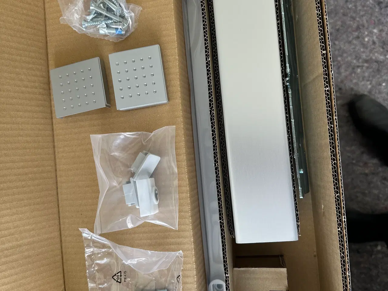 Billede 2 - Dorma dørlukker med sølvfarvet glideskinne...