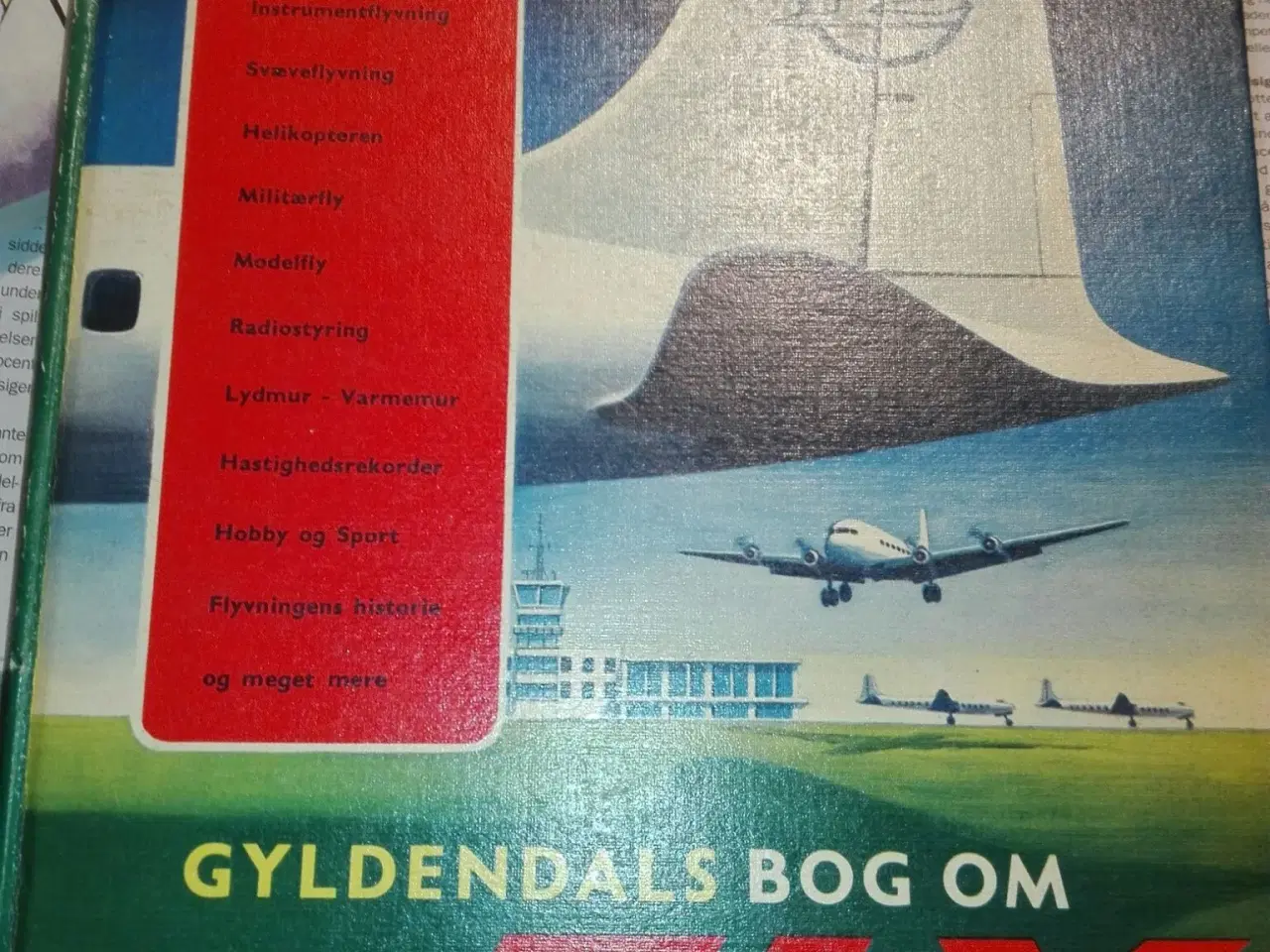 Billede 1 - Gyldendals bog om fly