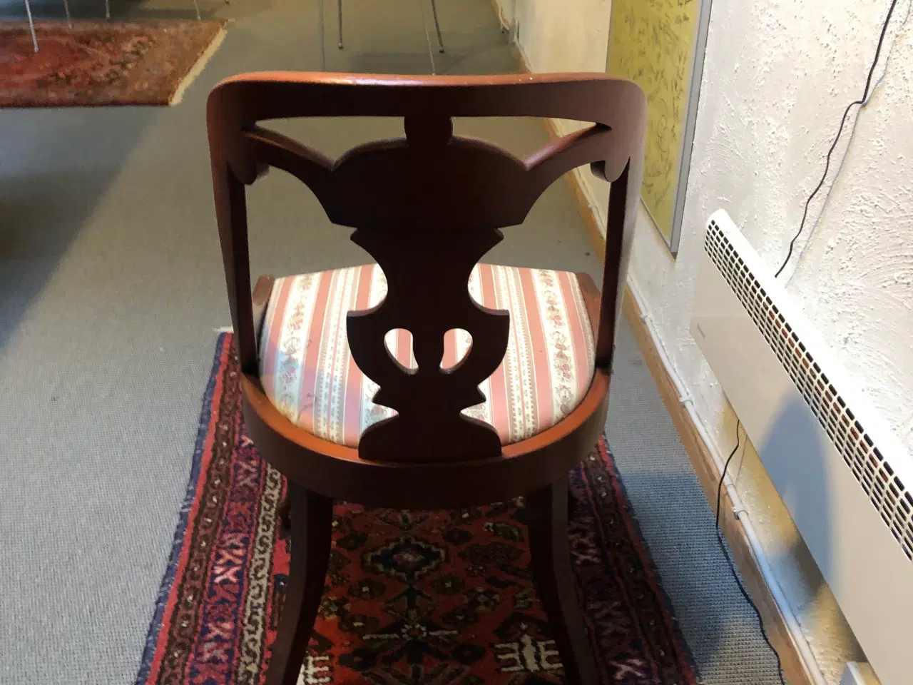 Billede 2 - Antik stol med rokoko beklædt sæde