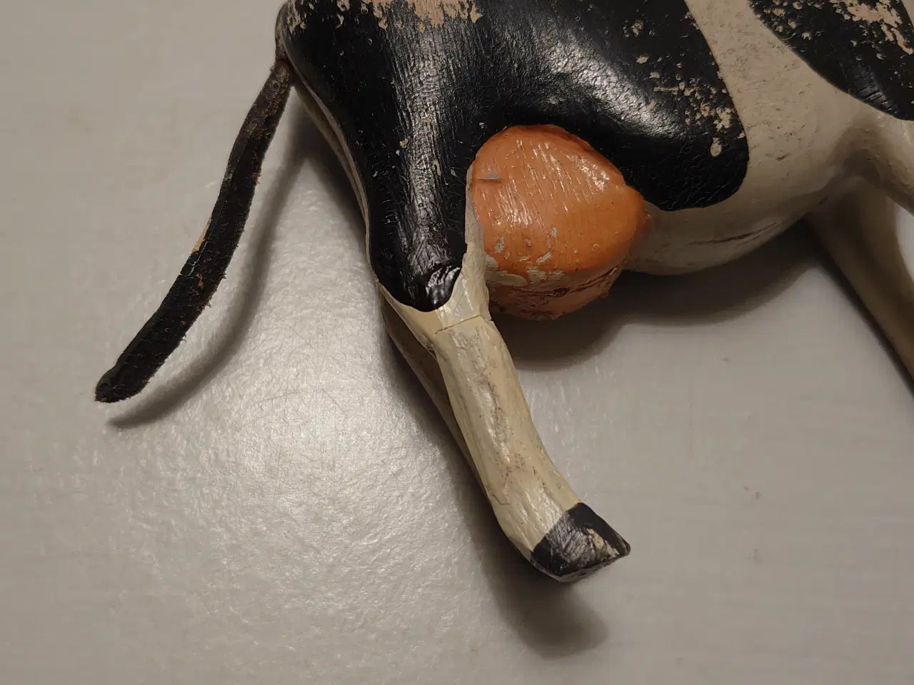 Billede 4 - Fængselslegetøj: Patineret ko. L. 12,5cm.1930´erne