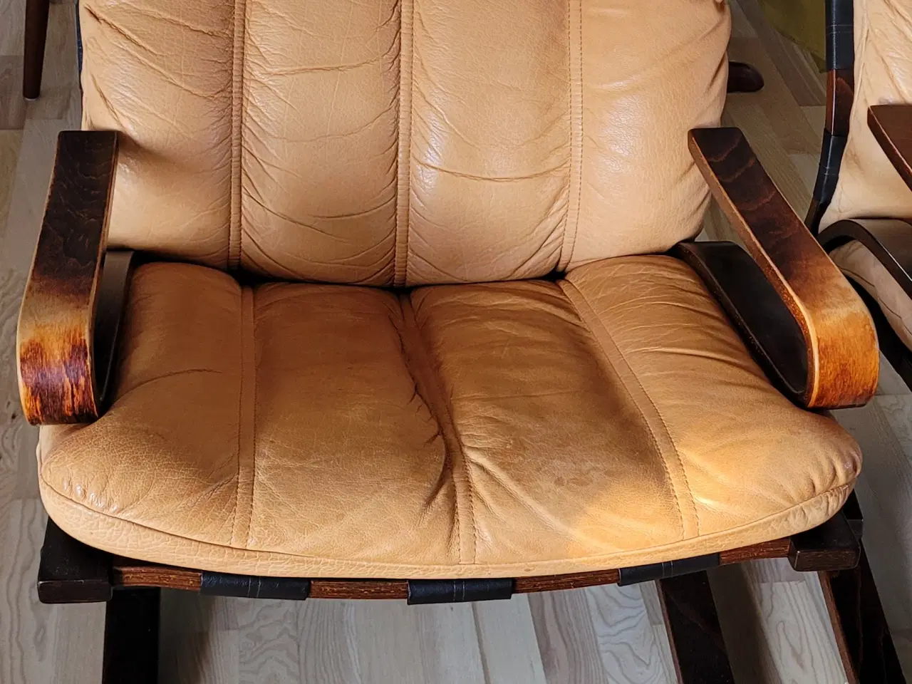 Billede 2 - 4 stk. lette lænestole og 1 firkantet sofabord