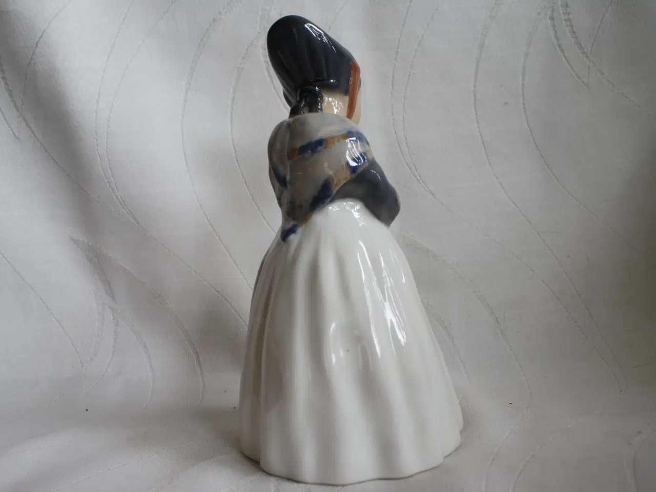 Billede 6 - Amagerpige, figur fra Royal Copenhagen